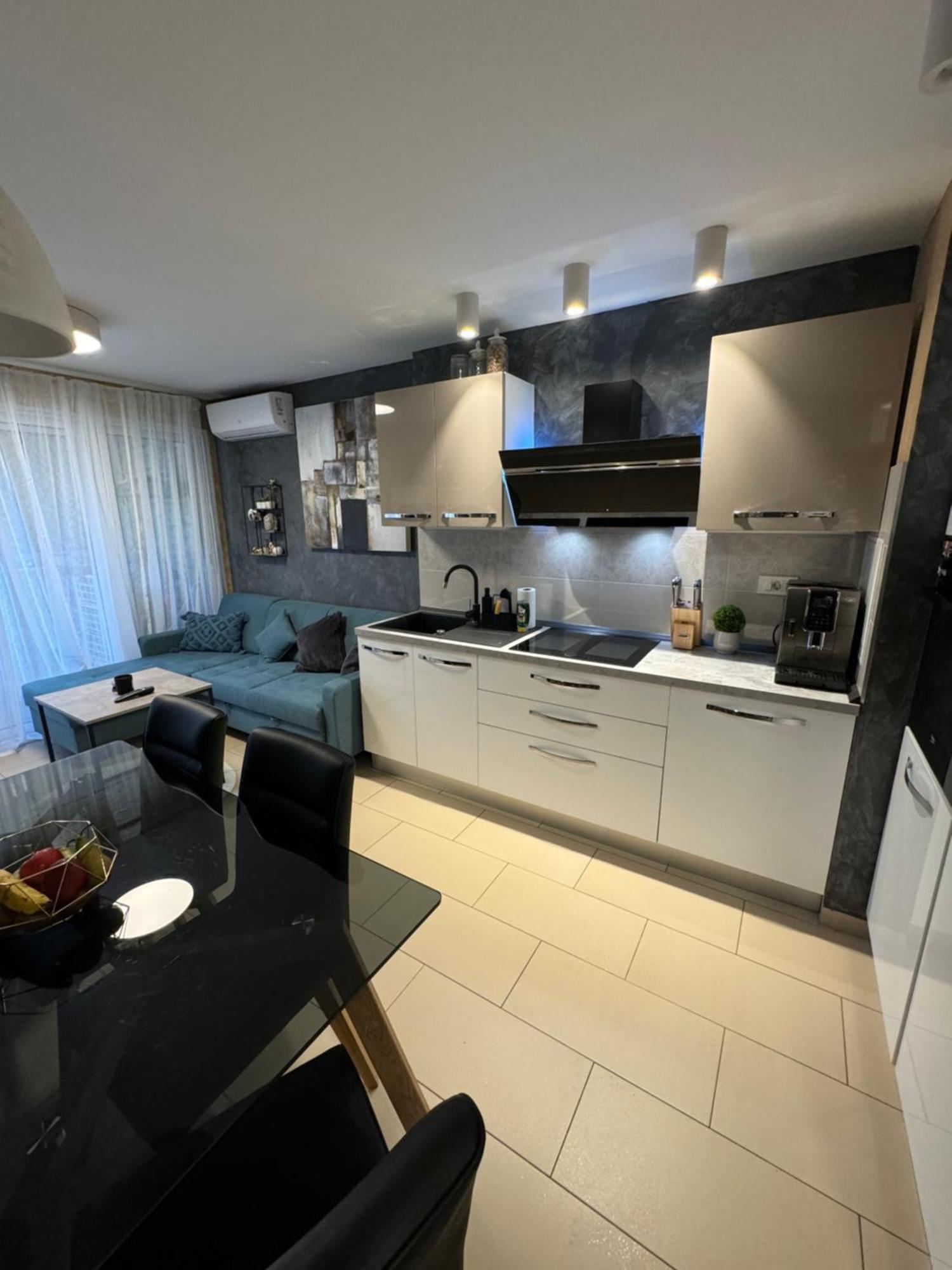 Apartment Astra With Private Parking Split Exterior photo